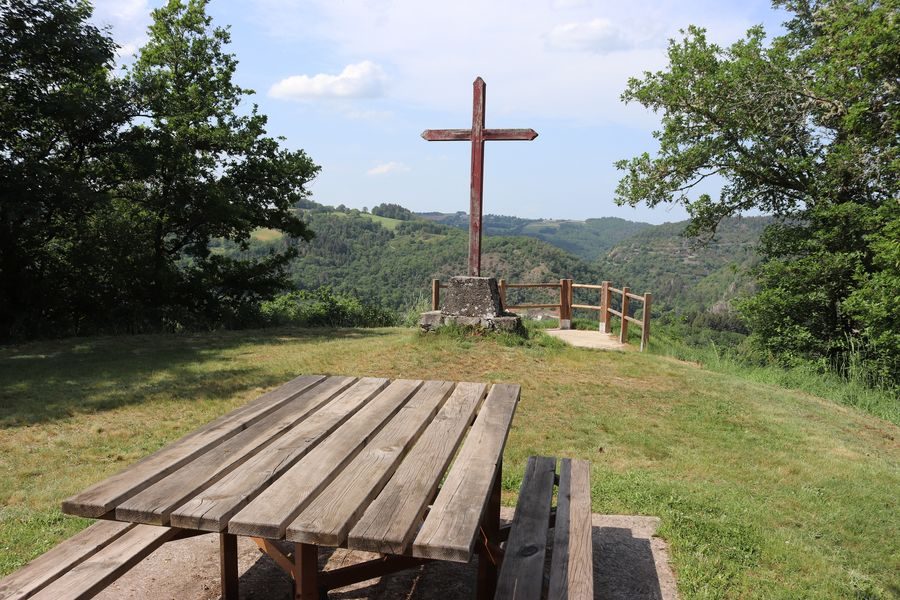 © Picnic area - Belvédère de la Croix Rouge - OT Combrailles