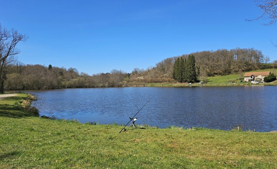 © Fishing site - Étang des Marsins_Saint-Georges-de-Mons - Combrailles Auvergne Tourisme
