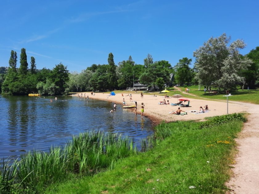 © Swimming - Plan d'Eau de Saint-Eloy-les-Mines - Combrailles Auvergne Tourisme