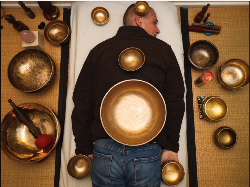 © Sonotherapy singing bowls_Saint-Priest-des-Champs - Huguette Dalle