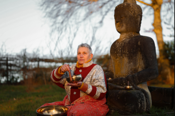 © Sonotherapy singing bowls_Saint-Priest-des-Champs - Huguette Dalle